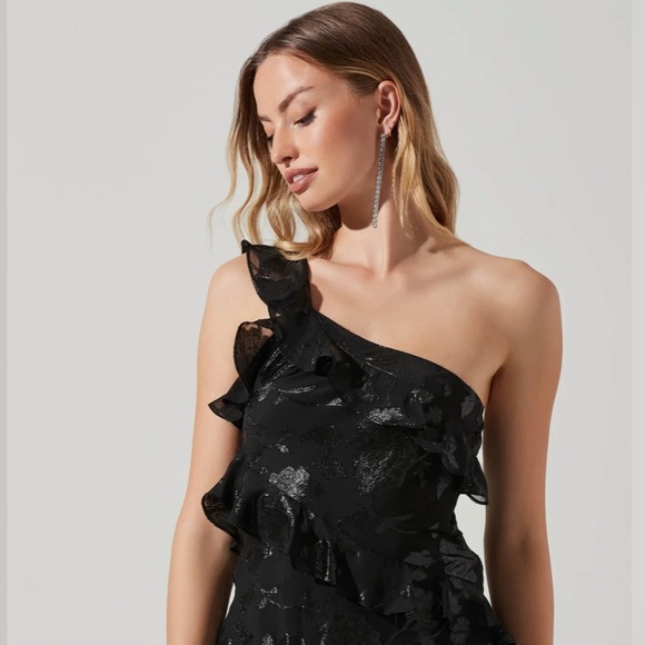 ASTR Andrea Dress - Picture 3 of 5